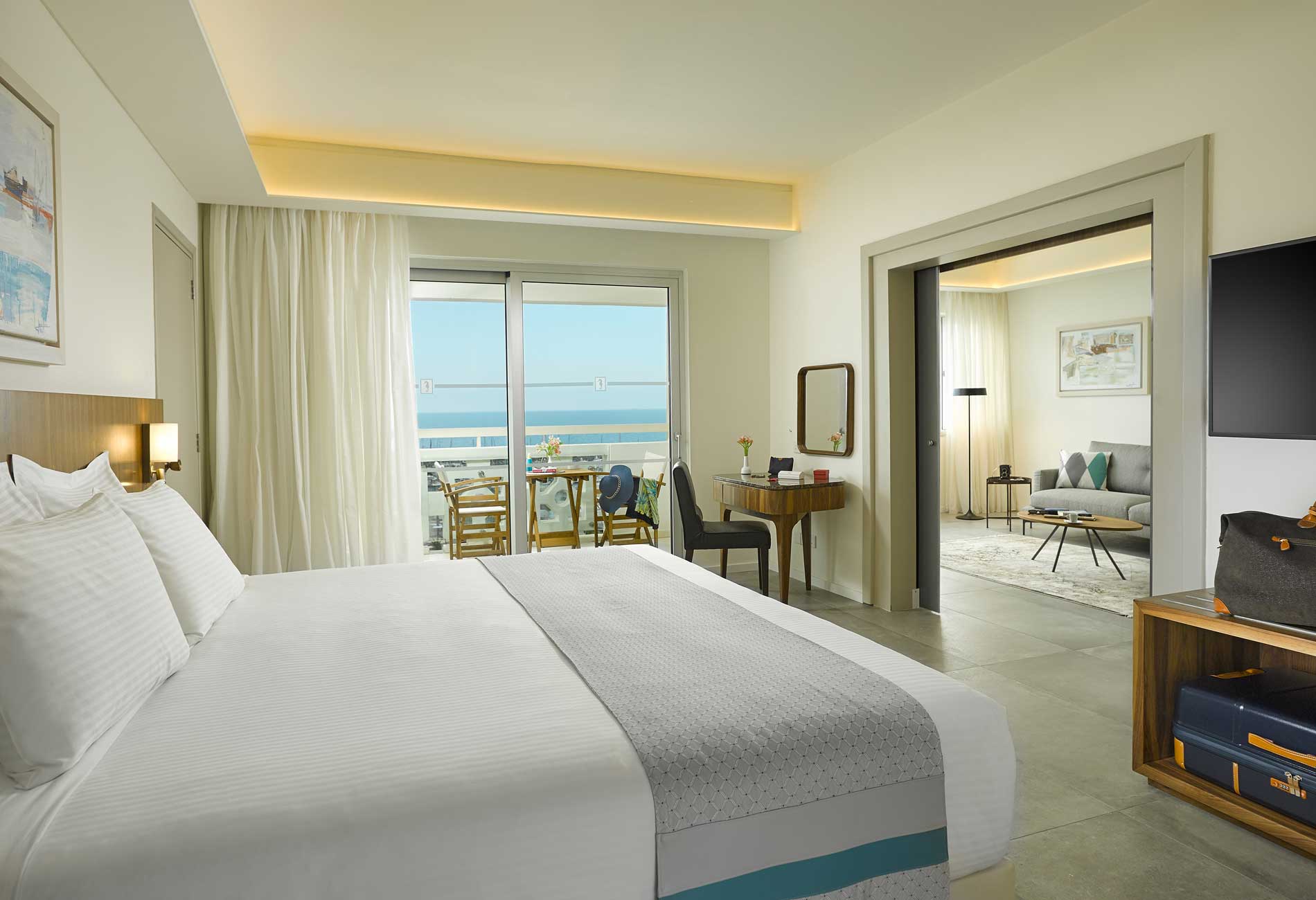 Luxurious Rooms & Suites